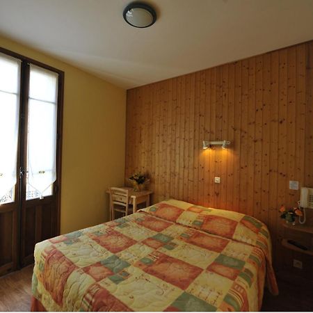 Hotel De La Grotte Aix-les-Bains Bagian luar foto