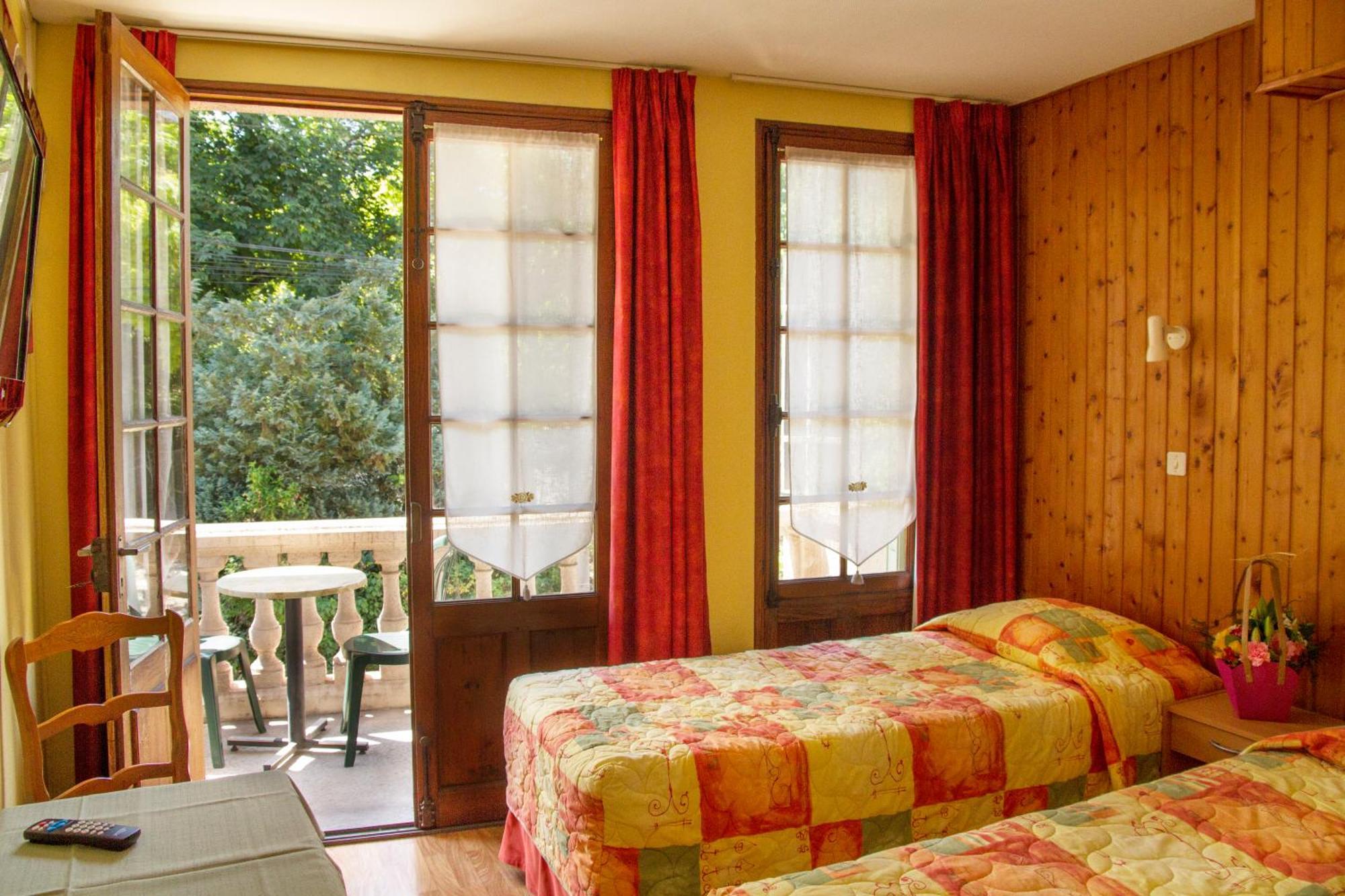Hotel De La Grotte Aix-les-Bains Bagian luar foto