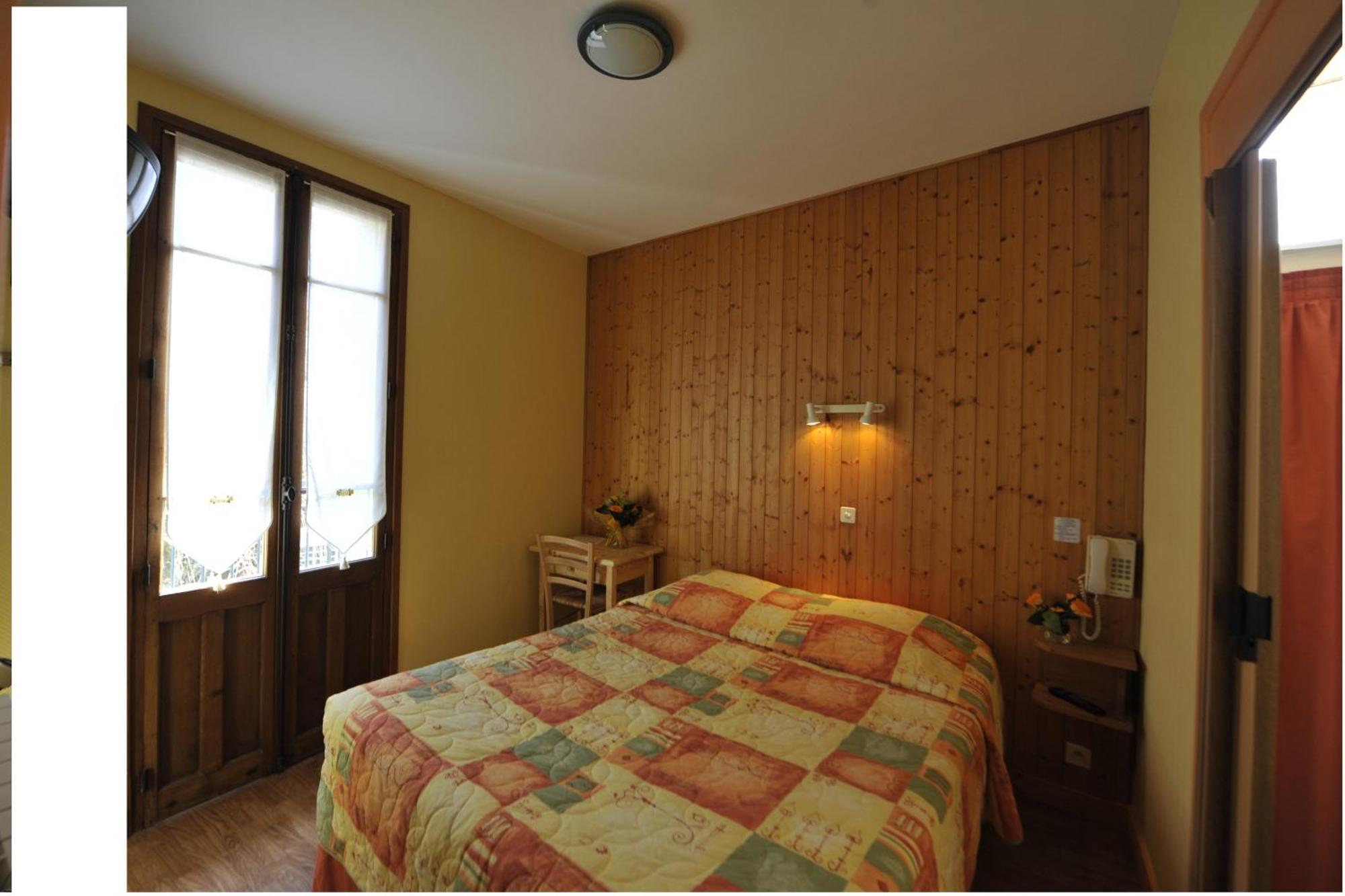 Hotel De La Grotte Aix-les-Bains Bagian luar foto