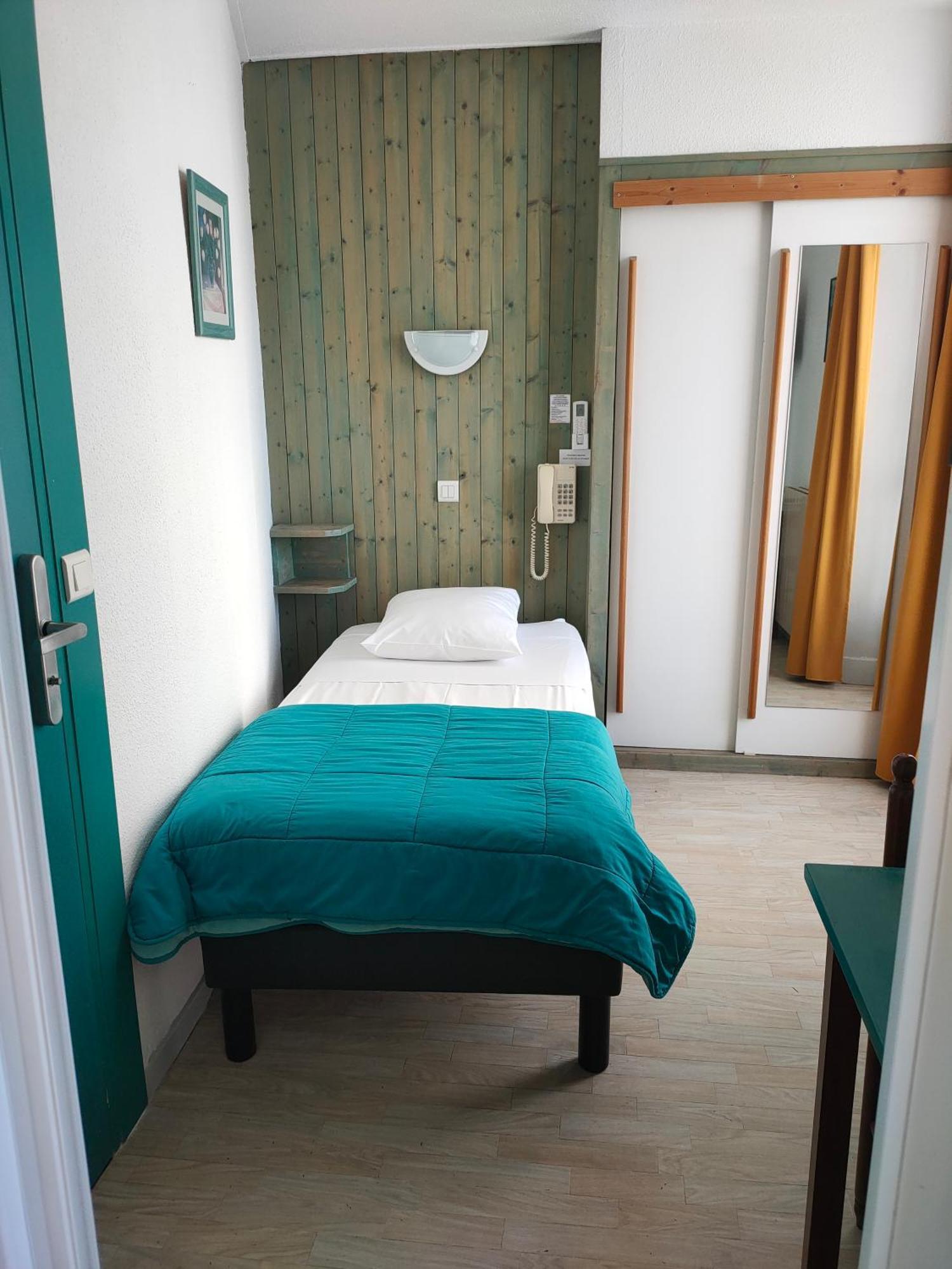 Hotel De La Grotte Aix-les-Bains Bagian luar foto