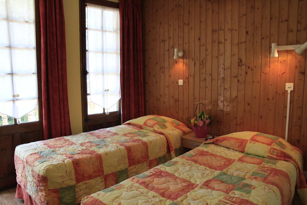Hotel De La Grotte Aix-les-Bains Bagian luar foto