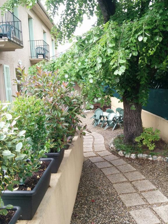 Hotel De La Grotte Aix-les-Bains Bagian luar foto
